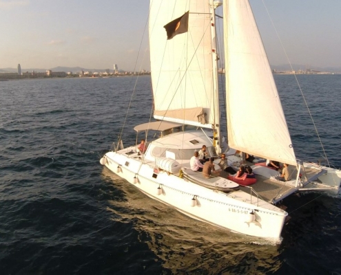 catamaran Barcelona Nautitech 22 Guests
